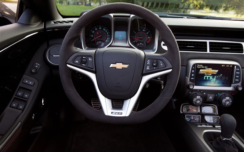 Name:  2013-Chevrolet-Camaro-ZL1-Convertible-steering-wheel.jpg
Views: 2980
Size:  61.6 KB