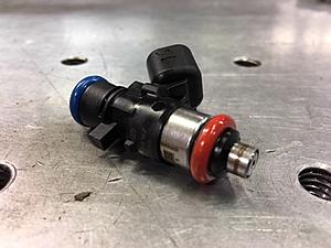 FIC 1000cc 95lb. Injectors short LS3, LS7, LS9, LSA style-inj.jpg