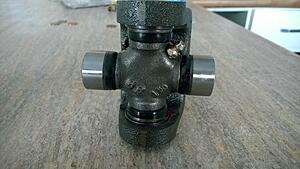 TH400 4L80e Yoke 7.5 Inch With 3R to 1310 Conversion U-Joint - Perfect for Swaps-avvxle7.jpg