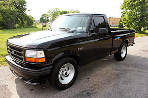 1995 Ford F-150 SVT Lightning-i3hikst.jpg