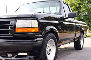 1995 Ford F-150 SVT Lightning-lj2fdvn.jpg