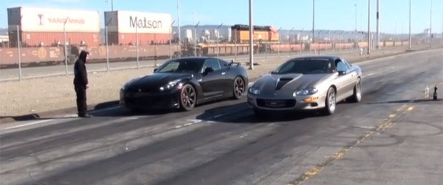 LSX Camaro and GT-R Have Close Race on the Street