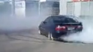 DONUT SHOP LS1 Holden Commodore Gets Drifty