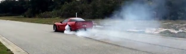 BURNOUT C6 Z06 Goes Crazy in Short Smoking Session