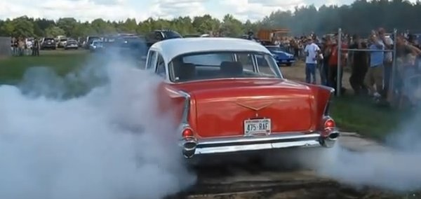 BURNOUT 1957 Chevy Wins the Burnout Competition