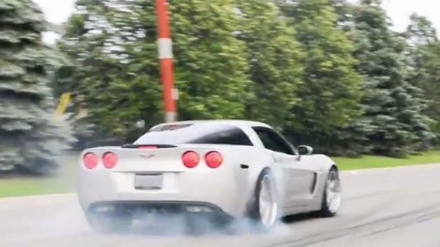 Corvette Z06 Does a Nasty Burnout into Traffic