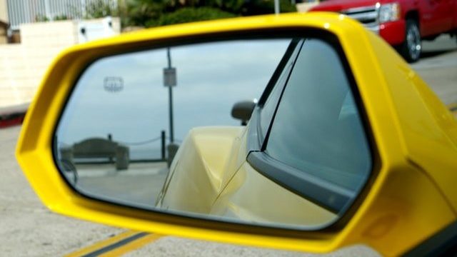 Chevrolet Camaro 2010-Present: How to Replace Side Mirror