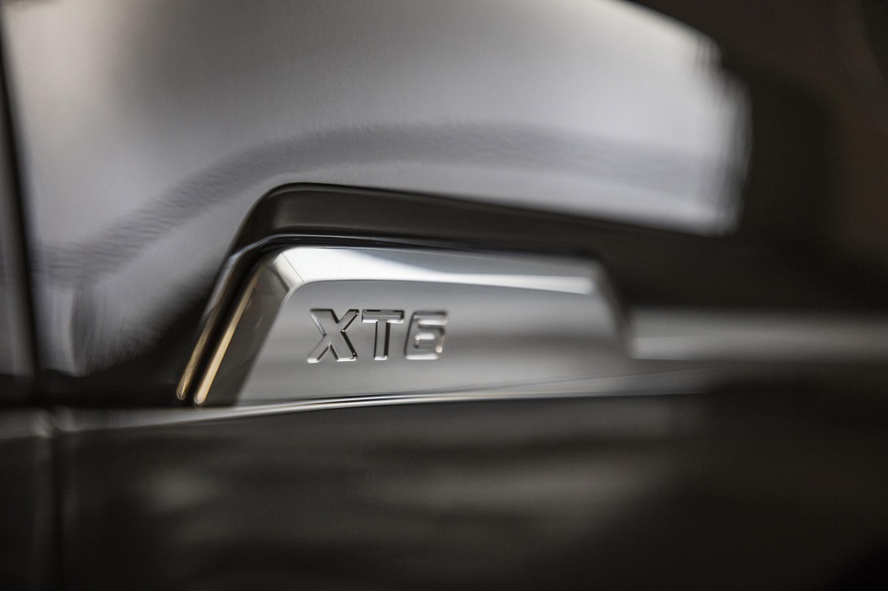 2020 Cadillac XT6 Luxury Three-row SUV Crossover