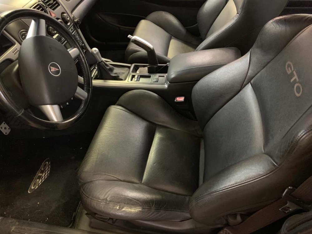 2004 Pontiac GTO Front Seats
