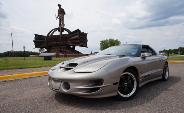 Super-clean Pontiac Trans Am WS6 Makes for a Satisfying Build