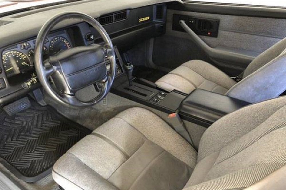 Red 1991 Chevrolet Z/28 interior
