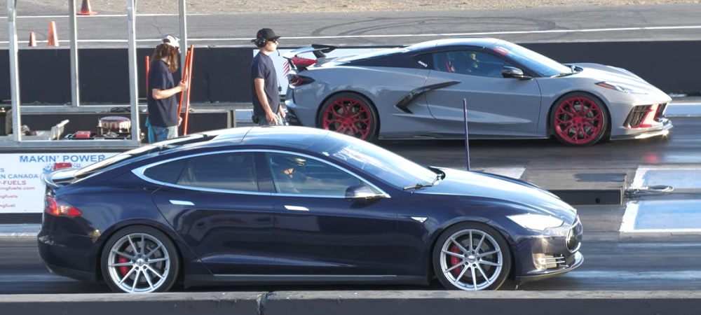 Tesla vs Corvette dragstrip