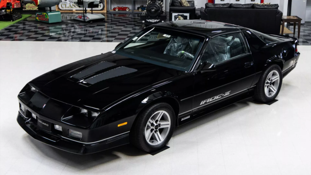 Barely Driven Camaro IROC-Z Will Transport You Back to 1985